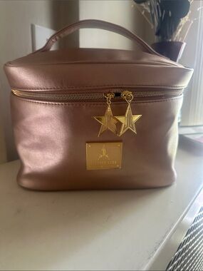 ⭐️ Jeffree Star Metallic Rose Train Case